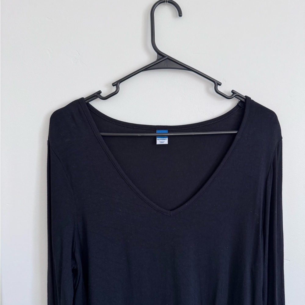 Old Navy Black V-Neck Long Sleeve Tee